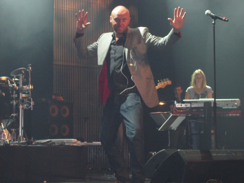 13 Glenn Gregory at  Heaven 17 soundcheck.jpg